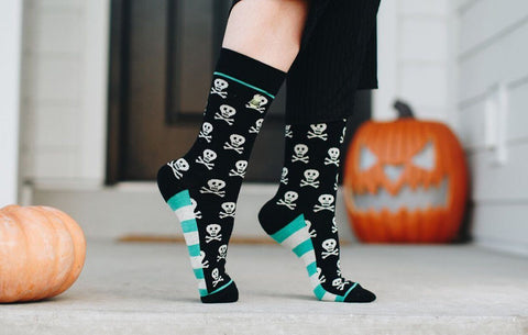 Skull & Crossbones - Woven Pear